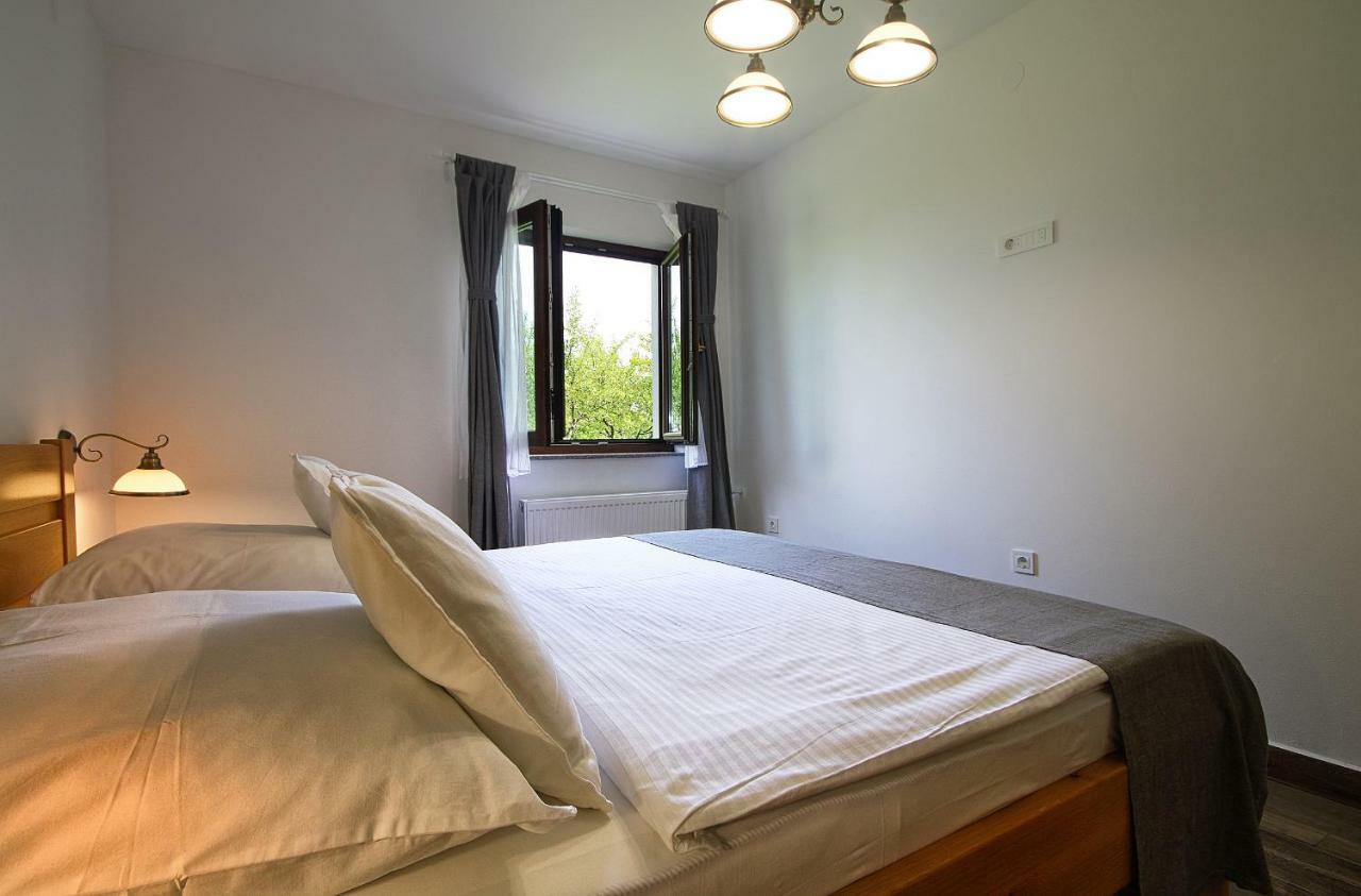 Lagom Apartments Dreznik Grad Bagian luar foto
